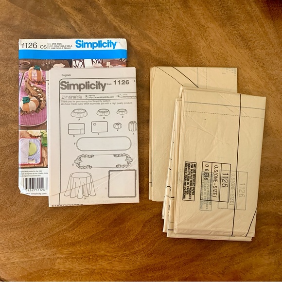 Uncut Simplicity 1126 (2015) Halloween decor, factory folded sewing pattern - Picture 2 of 4